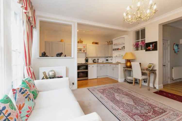 2 Bedroom Apartment in Grade II Listed Georgian Townhouse