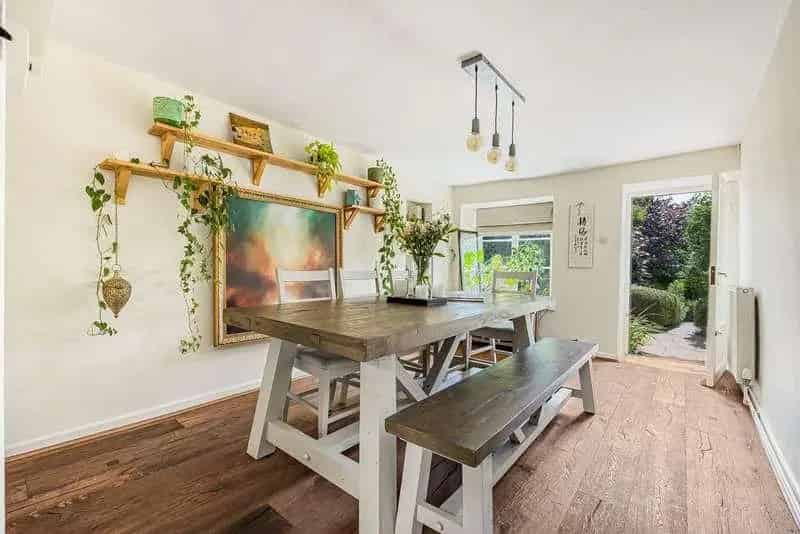 2 Bed Cotswold Cottage Box Village Garage Parking