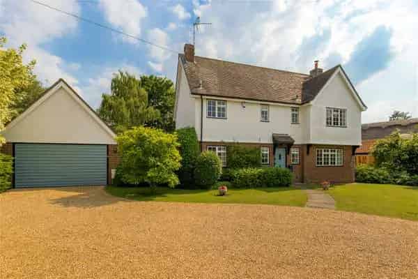 Family Home in Whittlesford with Garden and Garage