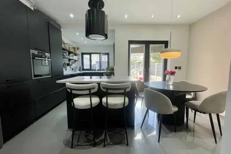 3-Bedroom Semi-Detached Home HD3 Underfloor Heating New Boiler