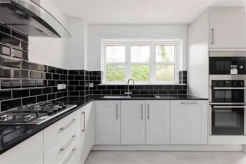 5 Bed Detached House with 2 Reception Rooms and Large Garden