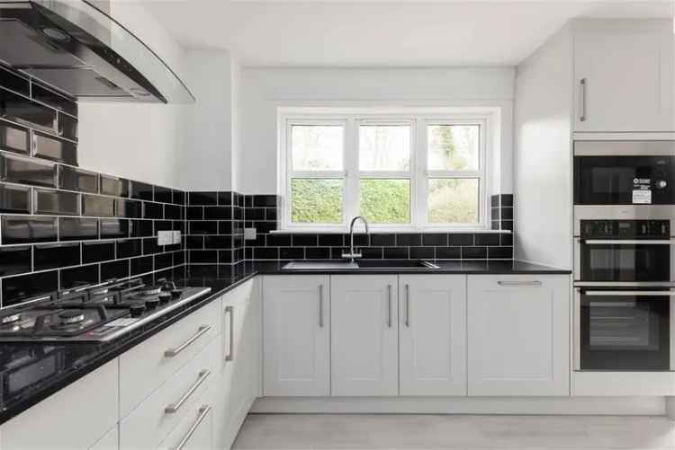 5 Bed House - Detached with 2 Reception Rooms