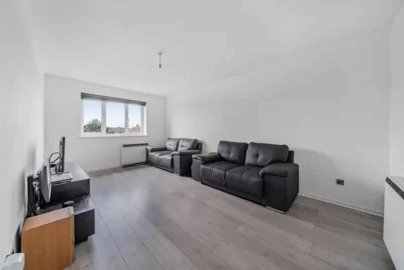 Spacious One Bedroom Apartment No Onward Chain