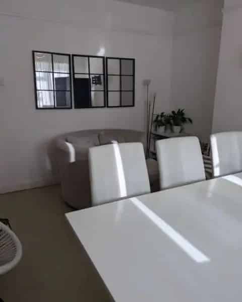 Two Bedroom Maisonette Near Transport Links