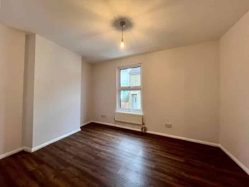 2 Bed House for Sale Chatham