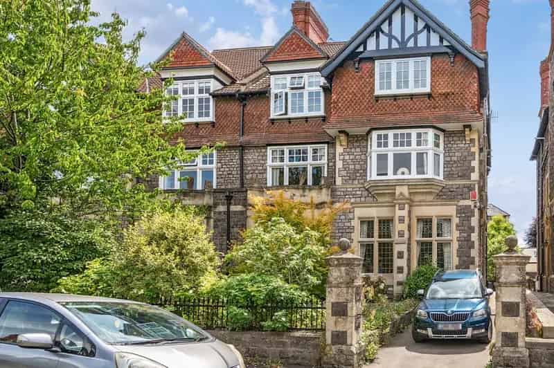 3 bedroom flat for sale