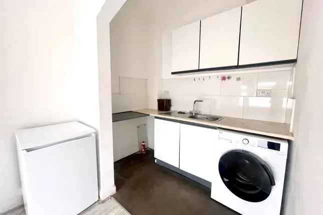 One Bedroom First Floor Flat Canton Cardiff