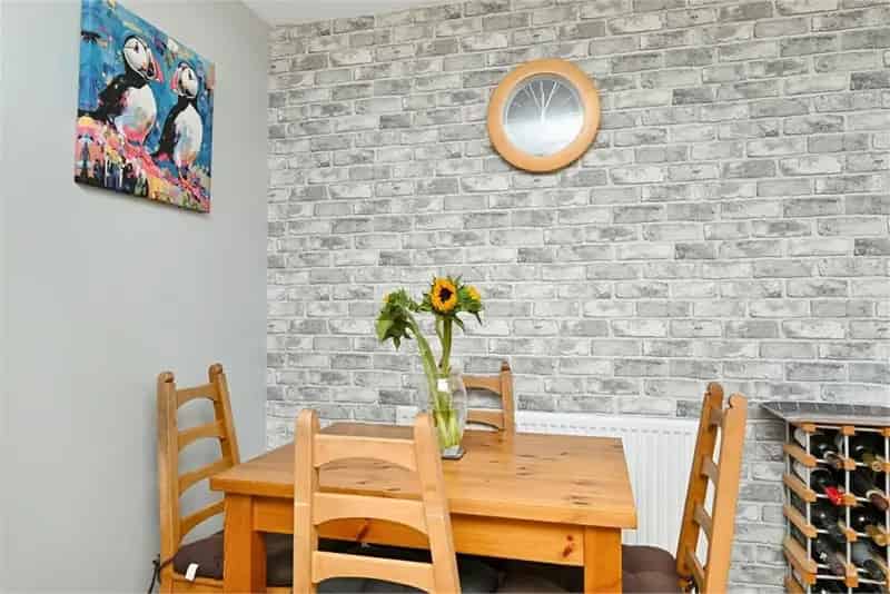 2 Bed Terraced House with Garden and Driveway