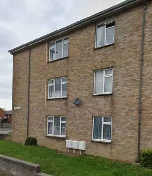 Flat For Rent in Trowbridge, England