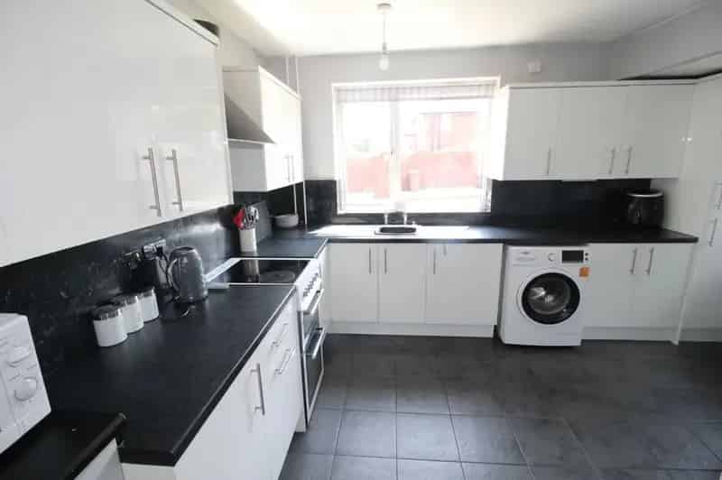 2 Bedroom Semi Detached House Middleton West Yorkshire