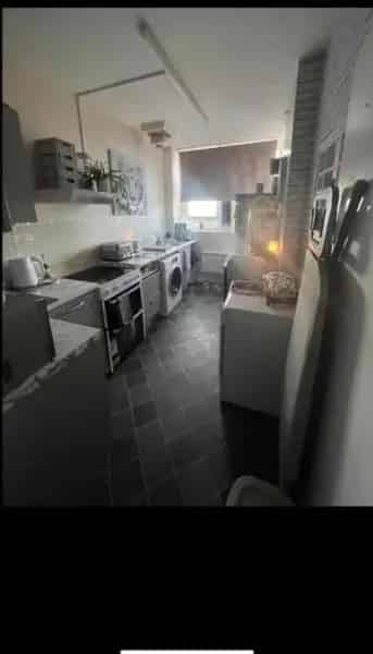 2 Bed House Near Town Centre Schools Hospital