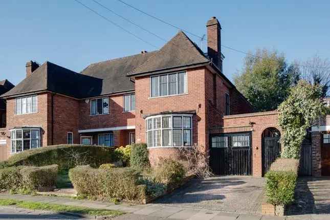 4 Double Bedroom Semi-Detached House for Sale in London N2