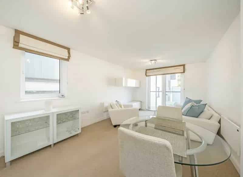 Refurbished One Bedroom Apartment with Modern Bathroom and Ample Storage