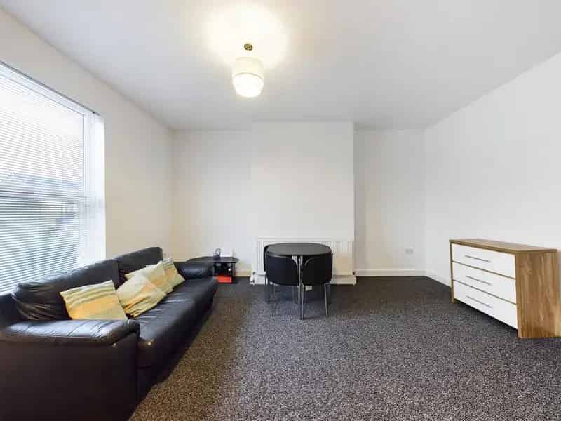 5-Flat Block Apartment Investment Opportunity