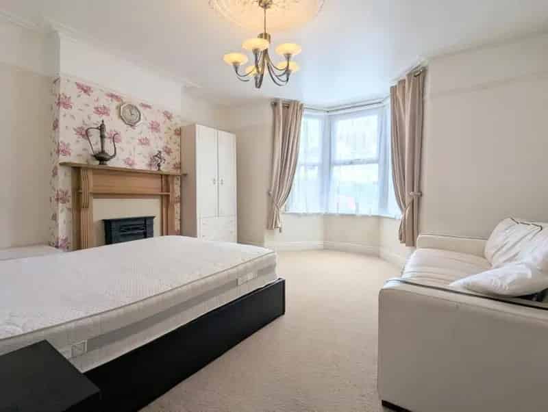 7 Bedroom House for Professional Sharers - No Deposit Option