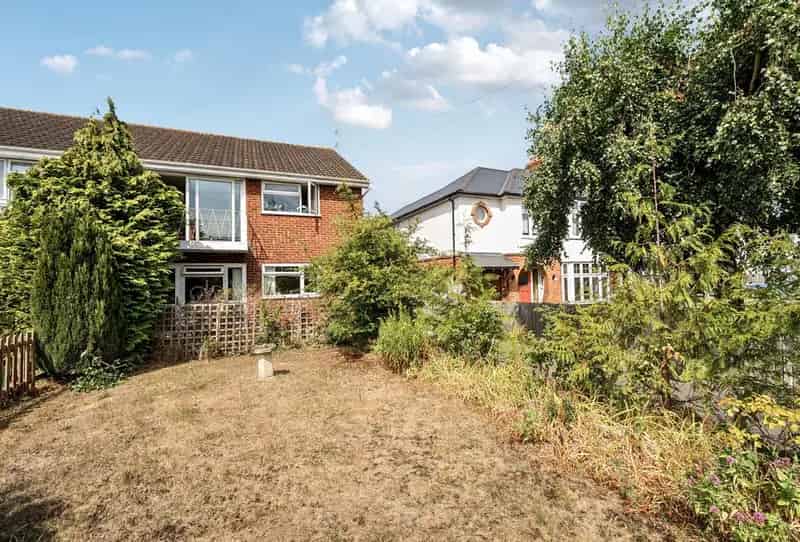 2 Bedroom Maisonette For Sale