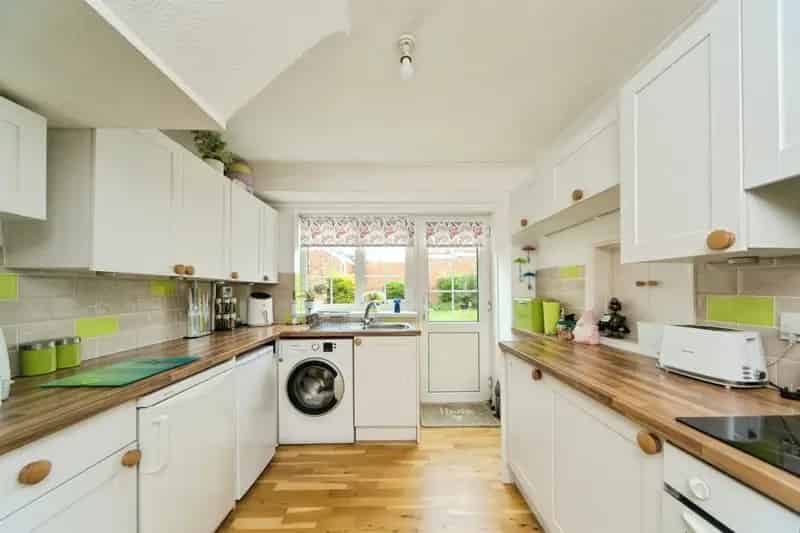 Three Bedroom Semi Detached House Near Penland Woods Bexhill
