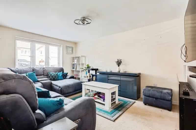 Five Bedroom Detached Family Home Swindon