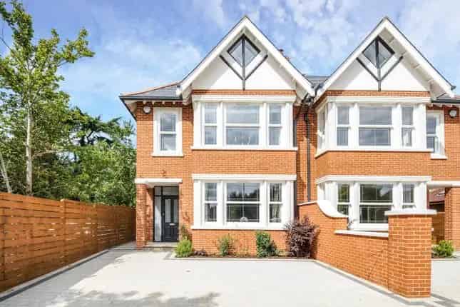 Semi Detached House for Sale in Kingston Upon Thames