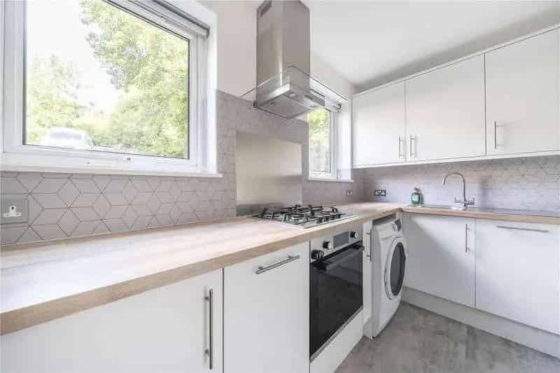 2 Bed Flat for Sale - Chain Free - Modern Apartment