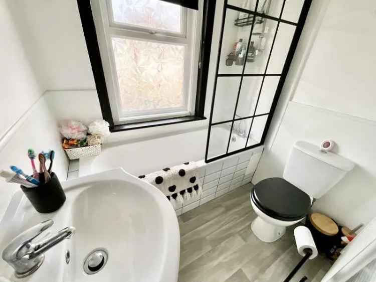 3 Bedroom Detached House for Sale in Southbourne