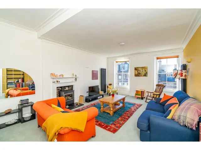 3 Bedroom Flat for Sale in Edinburghs New Town