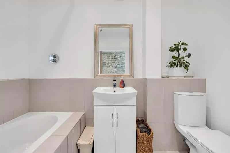 3 Bed House for Sale Shortlands Village