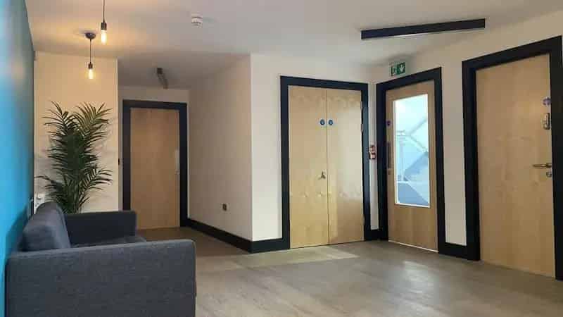 Commercial property For Rent , London Road, Welwyn Hatfield, England