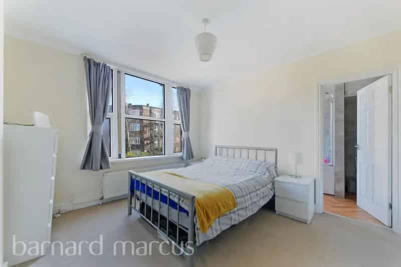 Victorian Conversion Flat Near South End High Street