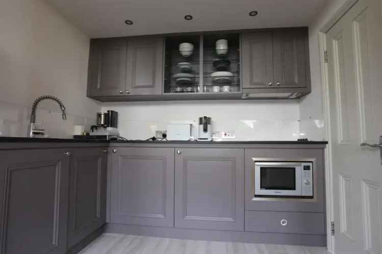 Studio Flat Brighton Central Mainline Station