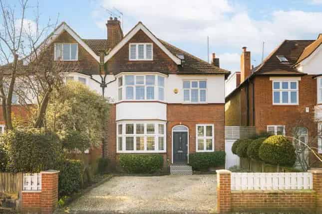 Semi Detached House for Sale in Lyford Road London SW18