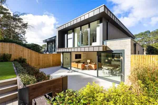 Luxury Poole Residence 4 Beds 4 Baths Double Garage