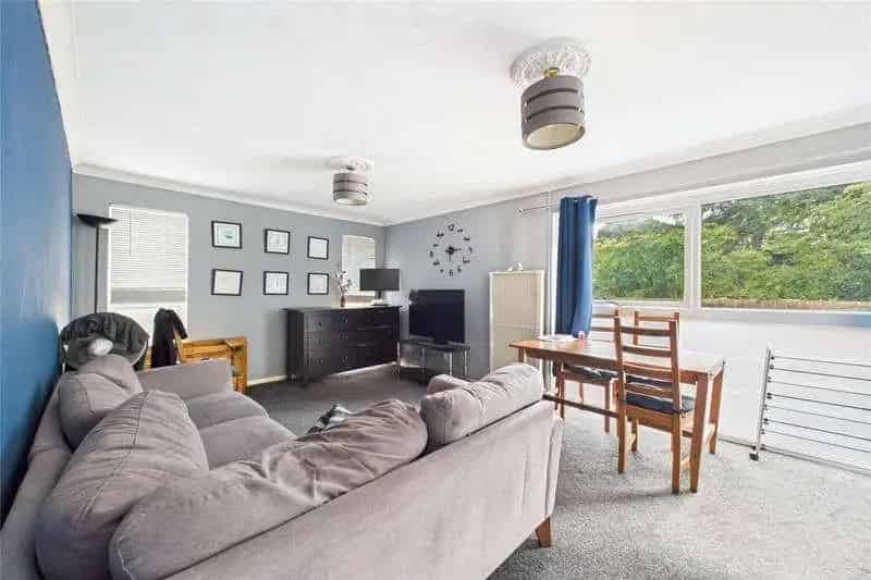 2 bed flat for sale