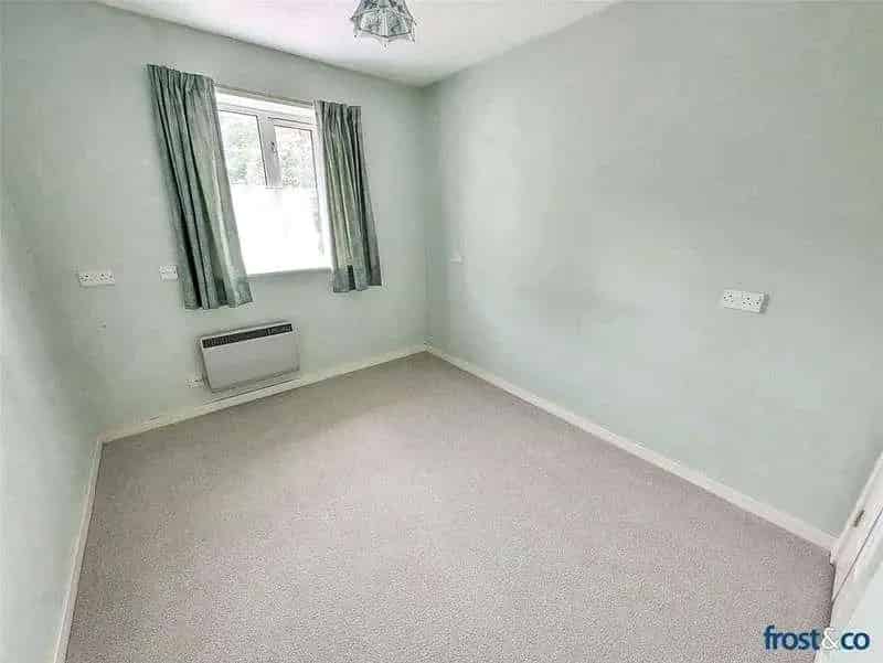 2 Bed House for Sale with Residents Parking and Communal Facilities