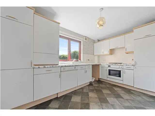 3 Bedroom Flat for Sale Near Mount Vernon Tennis Club