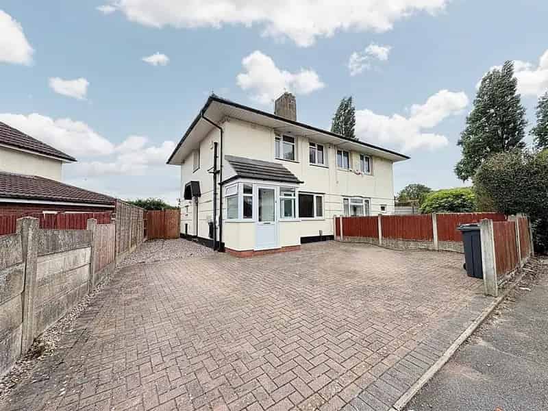 3 Bedroom Semi-Detached House For Sale Huge Potential