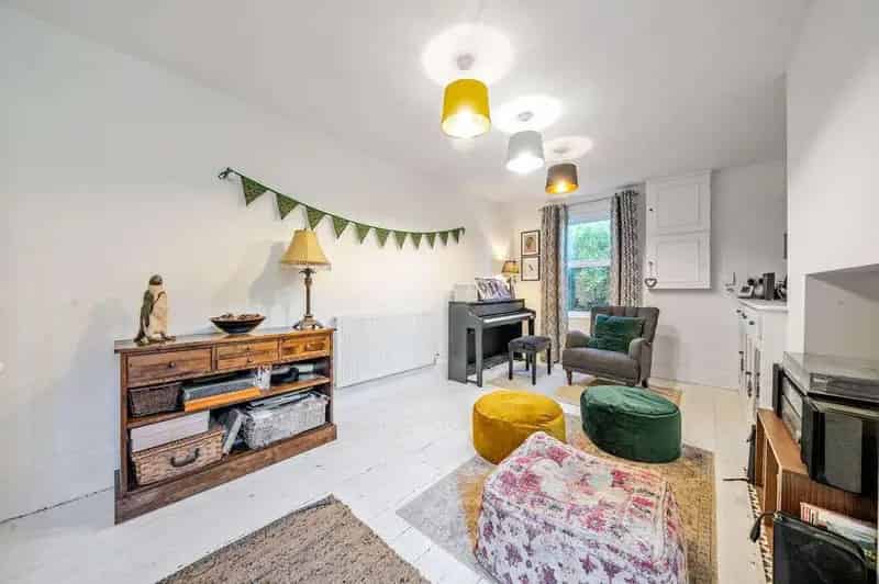 6 Bed House For Sale Stunning Refurbished Victorian Property with Cottage