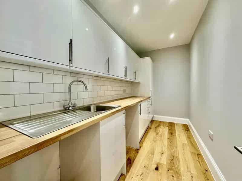 4 Bedroom Semi-Detached House to Rent Near New Southgate Station
