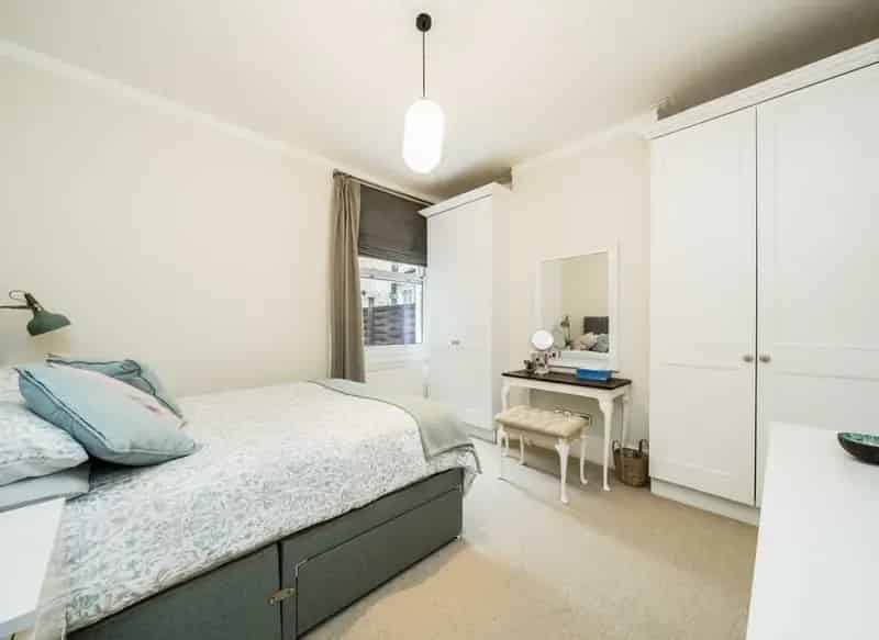 Refurbished 2 Bed 1 Bath Ground Floor Property with Patio Garden