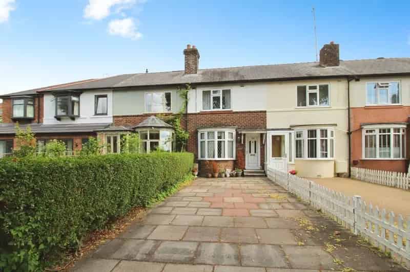 2 Bedroom Mid Terrace House Wilmslow Cheshire SK9 For Sale