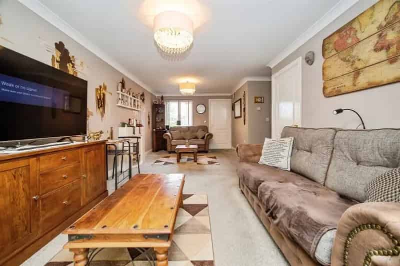 3 Bed Family Home with Conservatory and Garage
