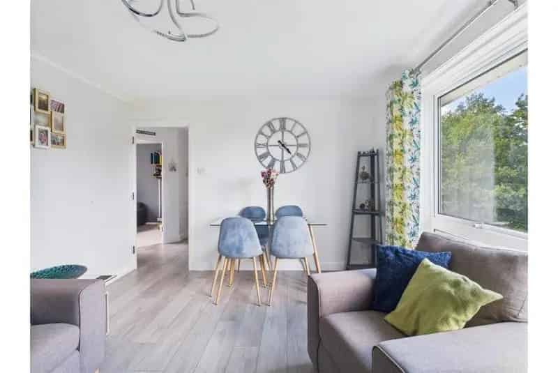 2 Bed House for Sale - Stylish Top Floor Apartment