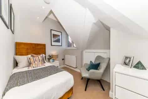 3-Bedroom 3-Bathroom Apartment London