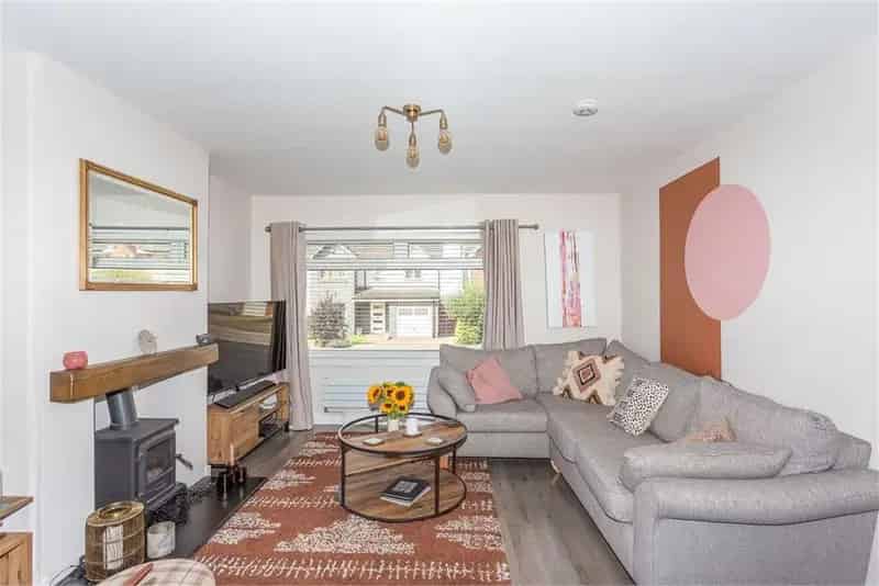 3 Bed Semi Detached House with 2 Reception Rooms and Garden