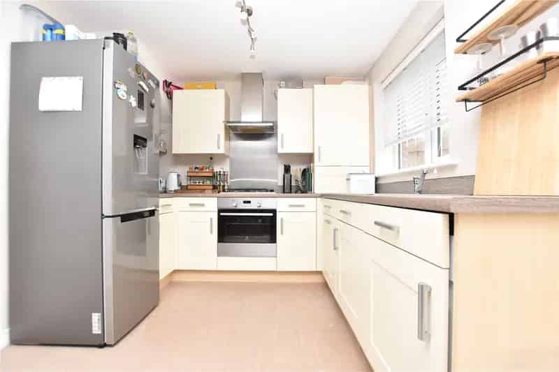 3-Bed End Townhouse Near Morley Town Centre