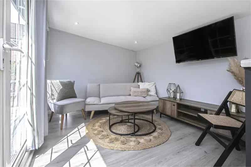 3 Bed Semi-Detached Villa with Summerhouse