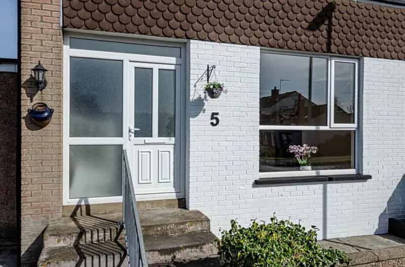 3 Bedroom End Terrace House with Large Garage