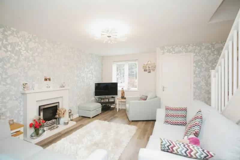 3 Bed Mid Terraced House Clifton Links Modern Kitchen Family Home