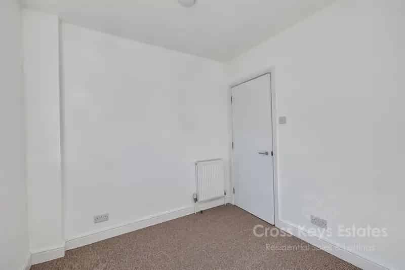 1 Bedroom Apartment House to Rent