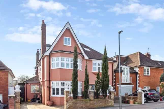 6 Bedroom Detached House for Sale in London SW18